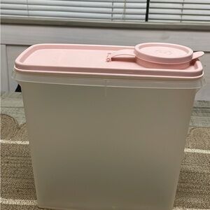 Pink vintage, Tupperware cereal keeper